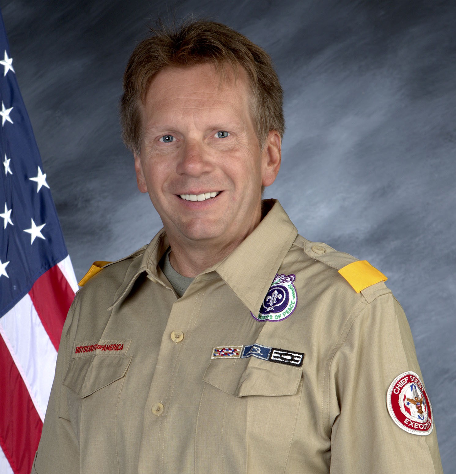 “Tout voir et à tout faire” – Michael Surbaugh, responsable scout en chef des Boy Scouts of America,