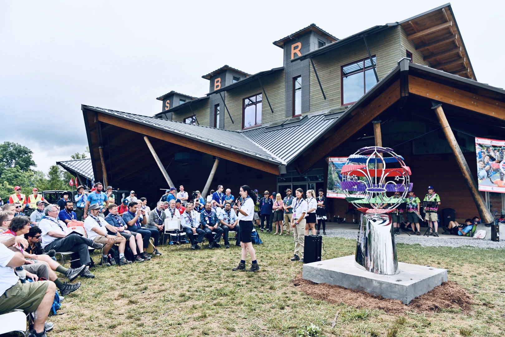 Se Desvela la Escultura del Jamboree Mundial